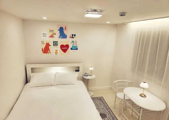 Villa Clould 3 Minutes From Hongik Subway Station, 5 Minutes From Hongik Main Gate, 10 Minutes From Sinchon *